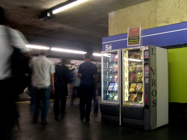 B�cherautomat in der Metro, sowas gibts wohl auch nur in Brasilien (oder?)